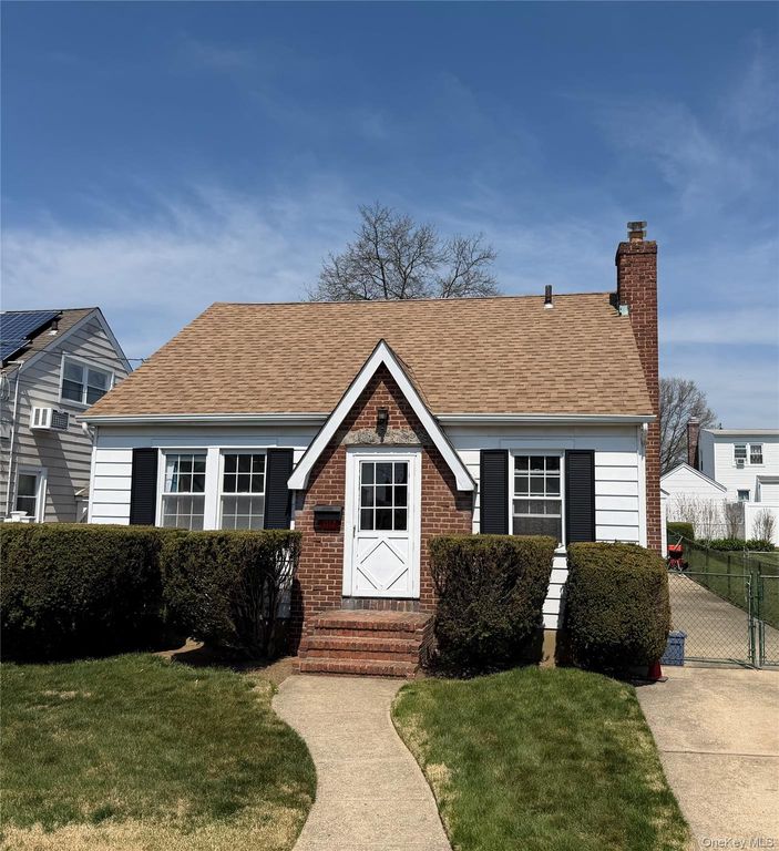 1112 Esther Street, Franklin Square, NY 11010