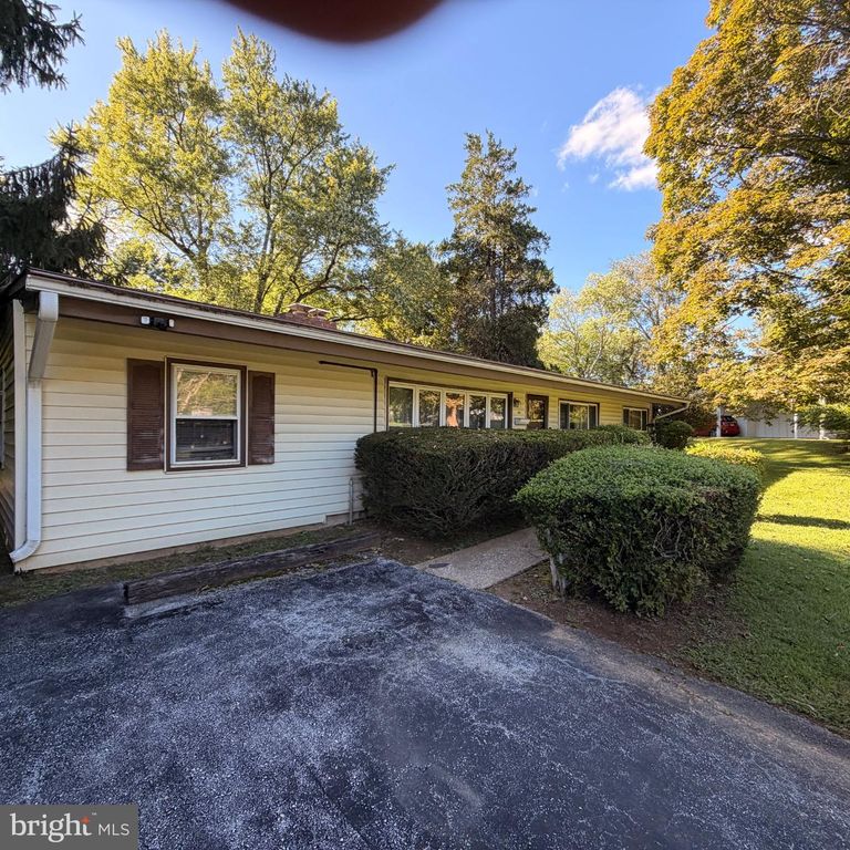 334 HOLLY RD, WEST CHESTER, PA 19380 — photo 2