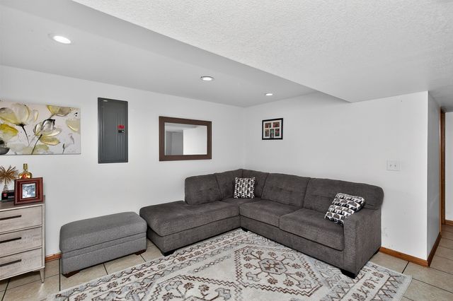 2101 Lyon Street, Des Moines, IA 50317