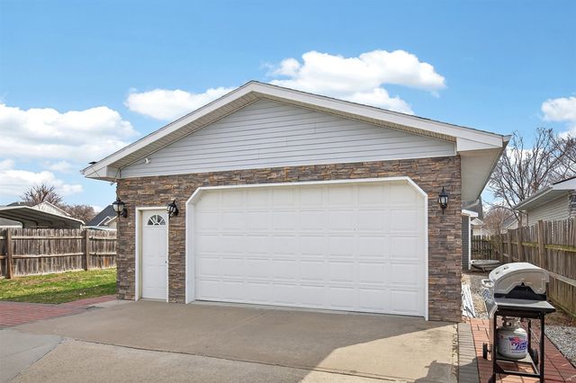 2101 Lyon Street, Des Moines, IA 50317