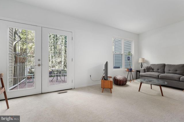 24 KINSMAN VIEW CIR, Silver Spring, MD 20901