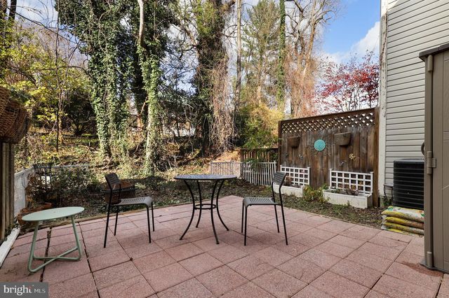 24 KINSMAN VIEW CIR, Silver Spring, MD 20901