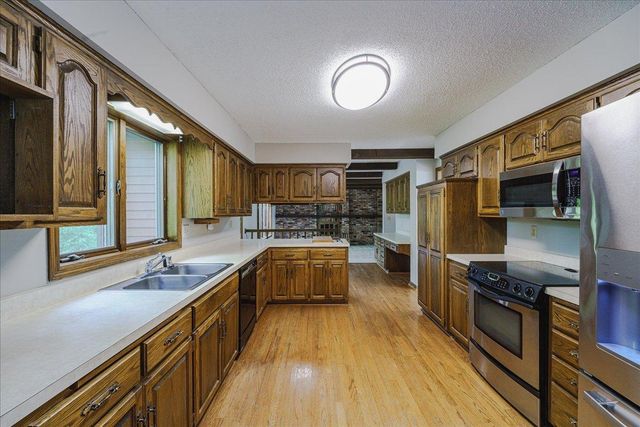 1473 Lake Park Circle, Eagan, MN 55122