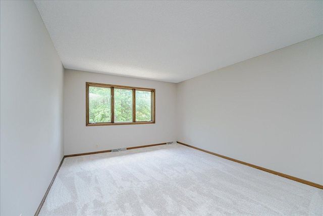 1473 Lake Park Circle, Eagan, MN 55122