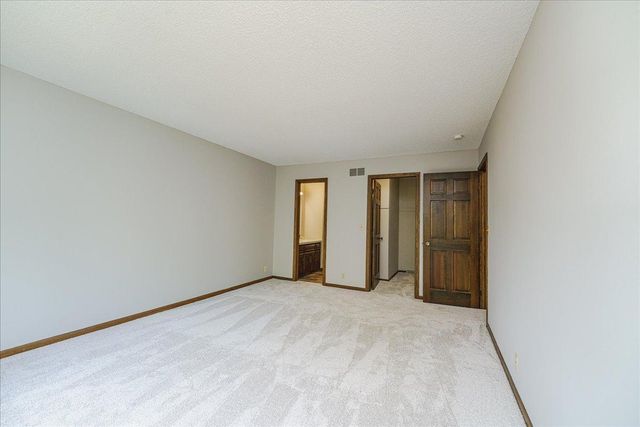 1473 Lake Park Circle, Eagan, MN 55122