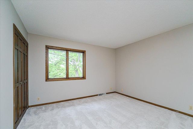 1473 Lake Park Circle, Eagan, MN 55122