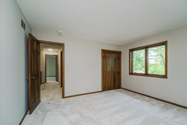 1473 Lake Park Circle, Eagan, MN 55122