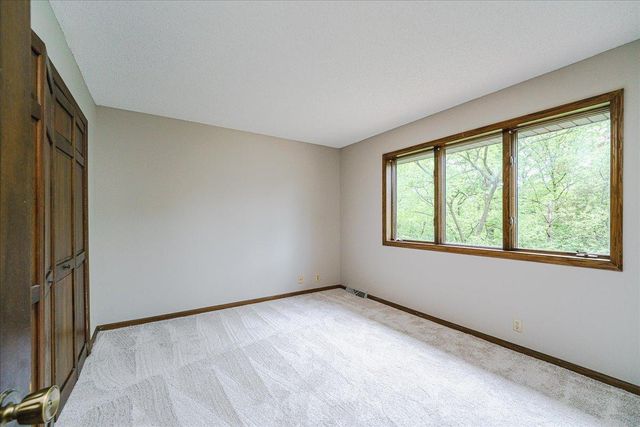 1473 Lake Park Circle, Eagan, MN 55122