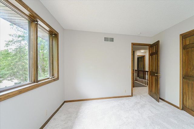 1473 Lake Park Circle, Eagan, MN 55122