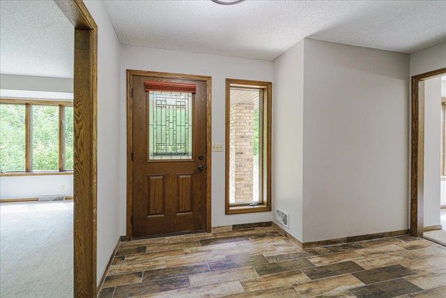 1473 Lake Park Circle, Eagan, MN 55122