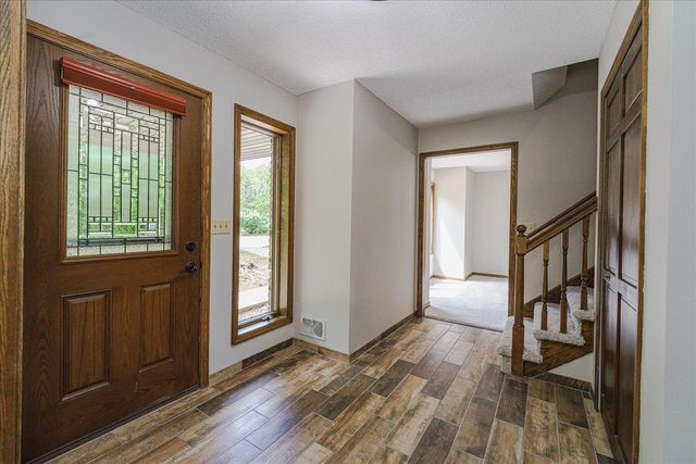 1473 Lake Park Circle, Eagan, MN 55122