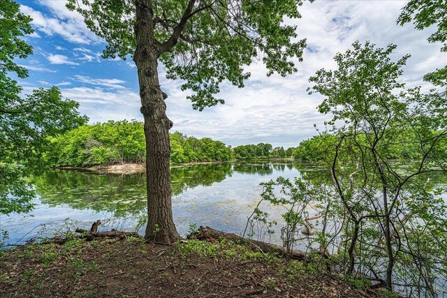 1473 Lake Park Circle, Eagan, MN 55122