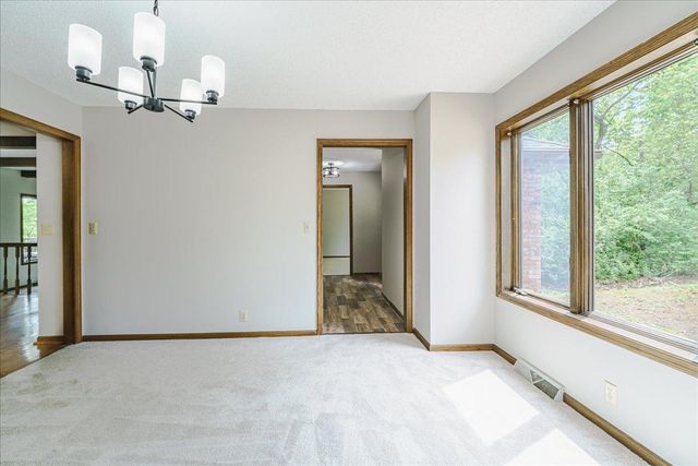 1473 Lake Park Circle, Eagan, MN 55122