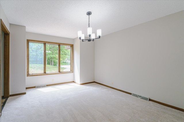 1473 Lake Park Circle, Eagan, MN 55122