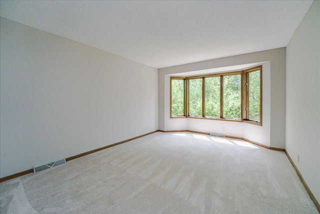 1473 Lake Park Circle, Eagan, MN 55122