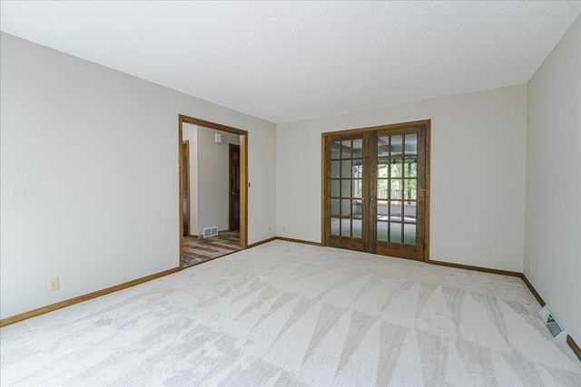 1473 Lake Park Circle, Eagan, MN 55122