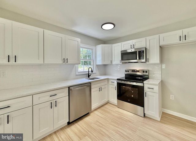 4 HEATHER PL, Southampton, NJ 08088