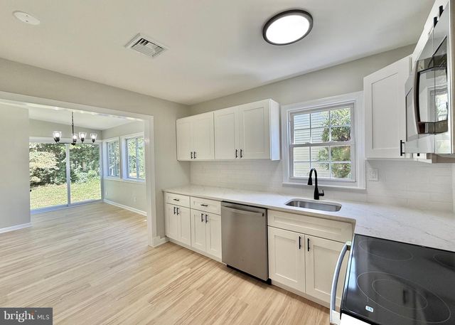 4 HEATHER PL, Southampton, NJ 08088