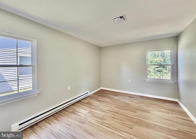 4 HEATHER PL, Southampton, NJ 08088