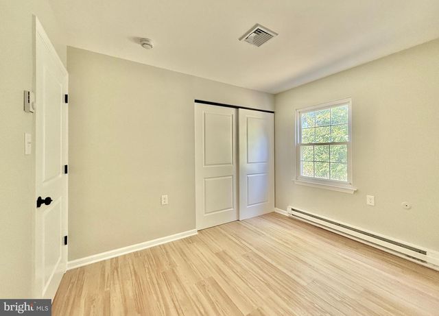 4 HEATHER PL, Southampton, NJ 08088