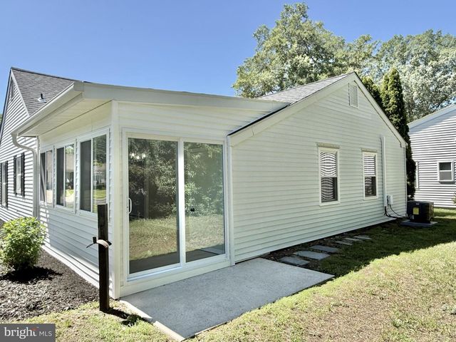 4 HEATHER PL, Southampton, NJ 08088