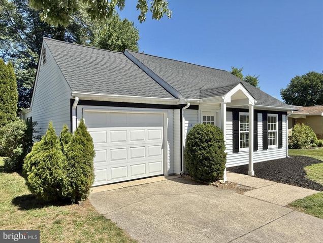 4 HEATHER PL, Southampton, NJ 08088