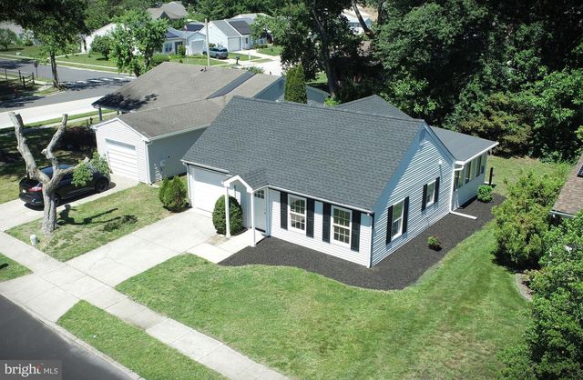 4 HEATHER PL, Southampton, NJ 08088