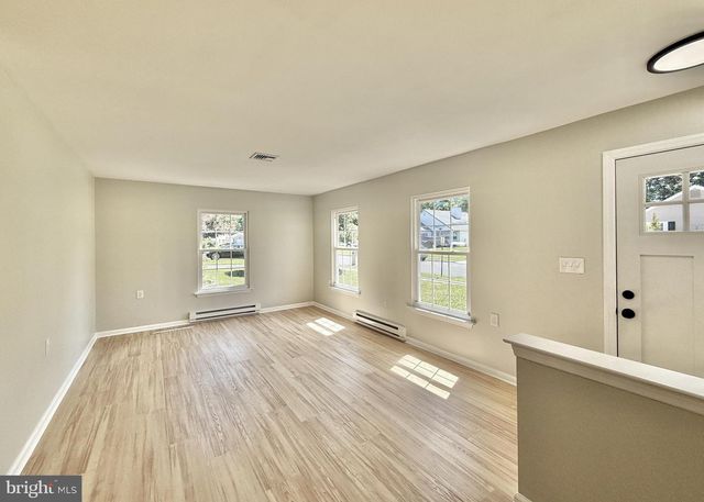 4 HEATHER PL, Southampton, NJ 08088