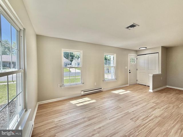 4 HEATHER PL, Southampton, NJ 08088