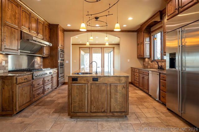 610 N 256 West Avenue, Sand Springs, OK 74063