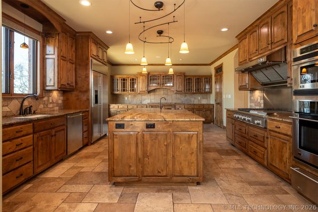 610 N 256 West Avenue, Sand Springs, OK 74063