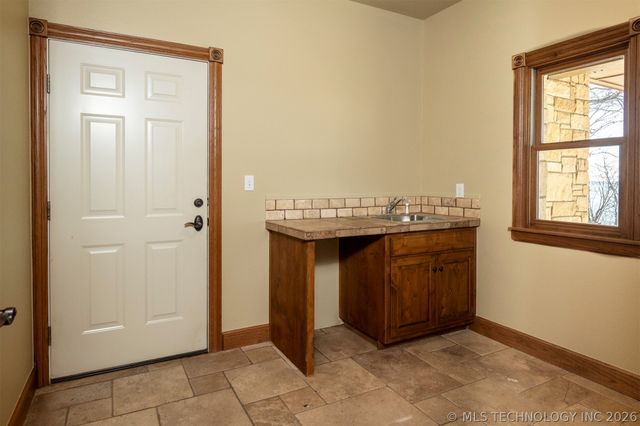 610 N 256 West Avenue, Sand Springs, OK 74063