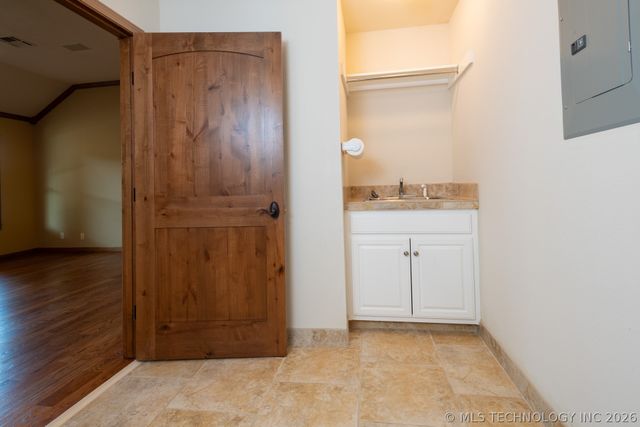 610 N 256 West Avenue, Sand Springs, OK 74063