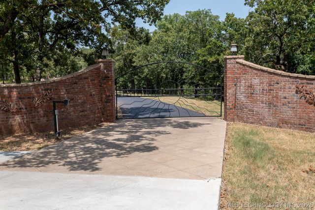 610 N 256 West Avenue, Sand Springs, OK 74063