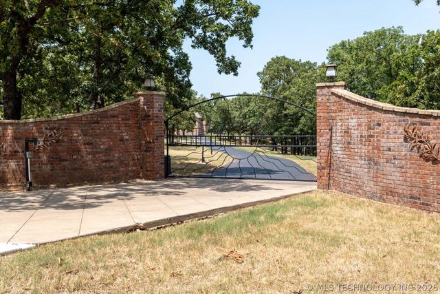 610 N 256 West Avenue, Sand Springs, OK 74063