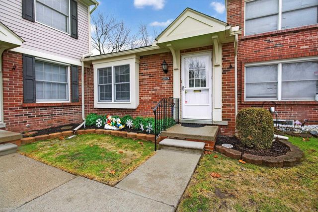 20024 Great Oaks Circle S Drive 162, Clinton Township, MI 48036