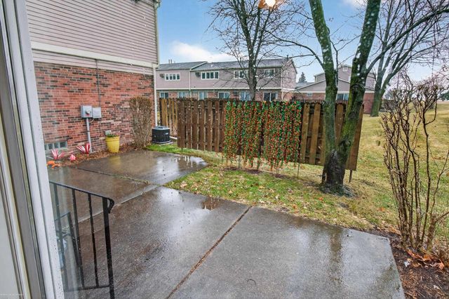 20024 Great Oaks Circle S Drive 162, Clinton Township, MI 48036