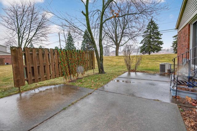 20024 Great Oaks Circle S Drive 162, Clinton Township, MI 48036