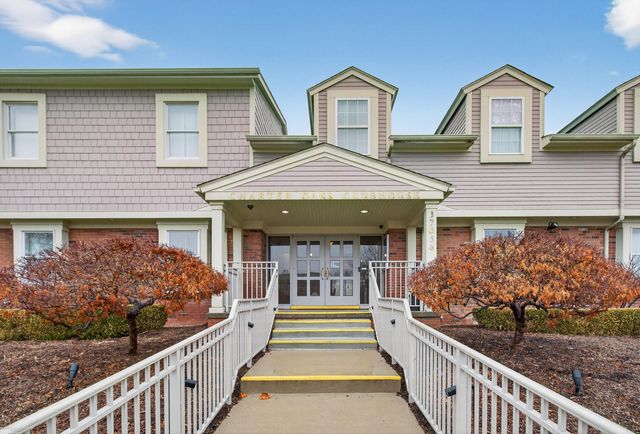 20024 Great Oaks Circle S Drive 162, Clinton Township, MI 48036