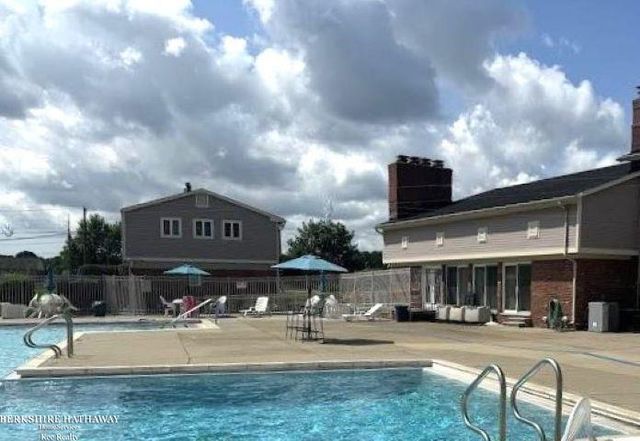 20024 Great Oaks Circle S Drive 162, Clinton Township, MI 48036