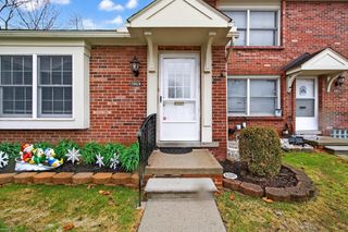 20024 Great Oaks Circle S Drive 162, Clinton Township, MI 48036
