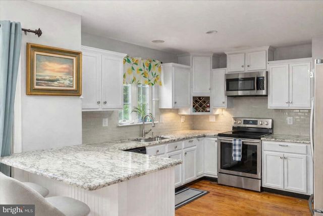 17292 MAGIC MOUNTAIN DR, Round Hill, VA 20141