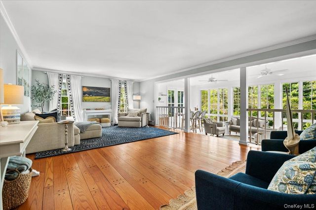 1 Horseshoe Path, Lloyd Harbor, NY 11743