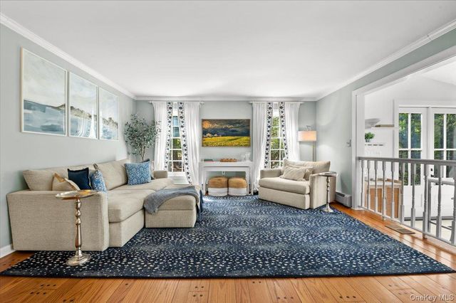 1 Horseshoe Path, Lloyd Harbor, NY 11743