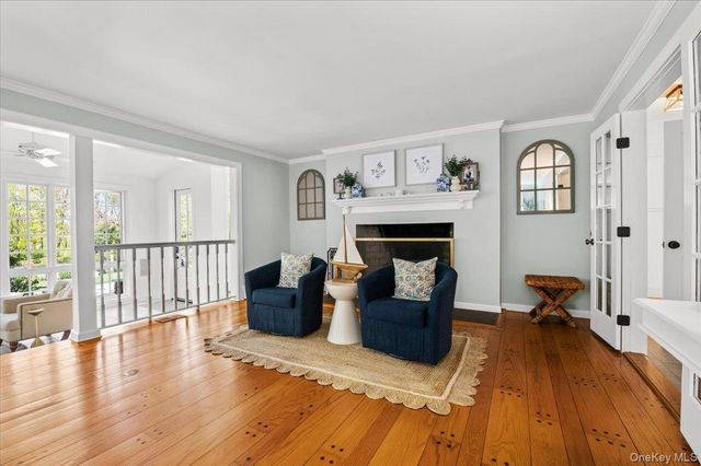 1 Horseshoe Path, Lloyd Harbor, NY 11743