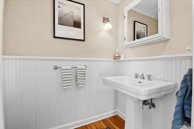 1 Horseshoe Path, Lloyd Harbor, NY 11743