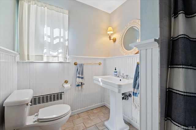 1 Horseshoe Path, Lloyd Harbor, NY 11743