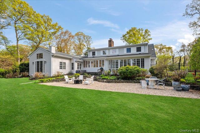 1 Horseshoe Path, Lloyd Harbor, NY 11743