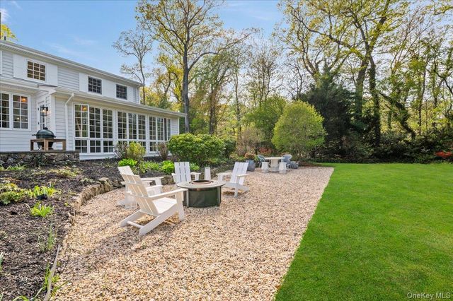 1 Horseshoe Path, Lloyd Harbor, NY 11743