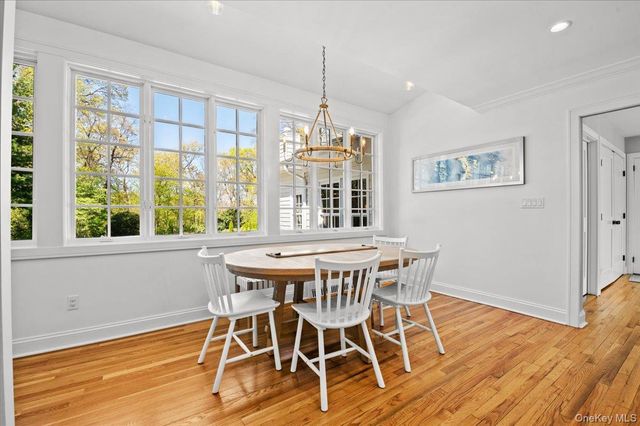 1 Horseshoe Path, Lloyd Harbor, NY 11743